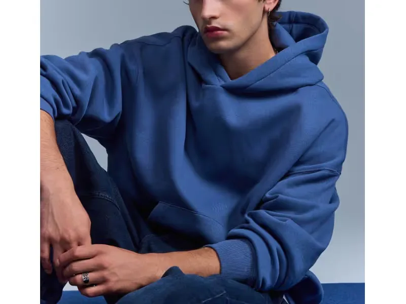 Niebieska bluza z kapturem Basic